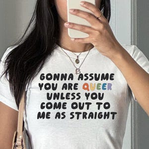 Queer Shirt, lustiges LGBTQ Geschenk, Gay Pride T-Shirt, Lesben Bisexuell Trans Shirt, Queer Pride Kleidung, Pride Month Unisex T-Shirt, Geschenk für Sie