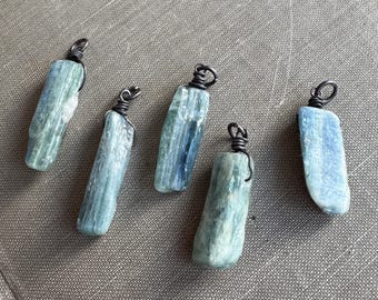 Colgante de cianita en forma de barra, cristal de cianita, colgante de piedra azul