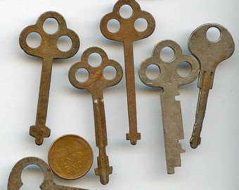 Lot of (5) KEYS Some from Paris FRANCE  Very Cool  Vintage Rusty altered arts assemblage French 8732