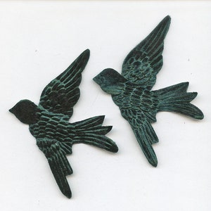 Par Bosque GREEN BIRDS Millinery Terciopelo Piezas prensadas Grandes en relieve de moldes antiguos MÁS DISPONIBLES