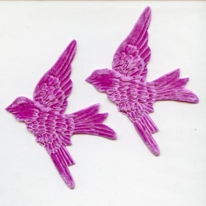 Paire de grandes pièces en velours de chapellerie lilas PINK OISEAUX en relief à partir de moules anciens PLUS DISPONIBLES