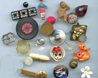 DESTASH LOT Vintage Buttons Jewelry for Repair Vintage  Necklaces Repurposing Crafting 9355