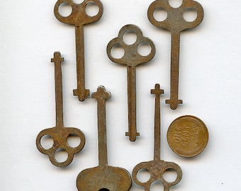 Lot of (6) KEYS Some from Paris FRANCE  Very Cool Vintage Rusty altered arts assemblage French 8736