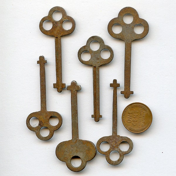 Lot of (6) KEYS Some from Paris FRANCE  Very Cool Vintage Rusty altered arts assemblage French 8736