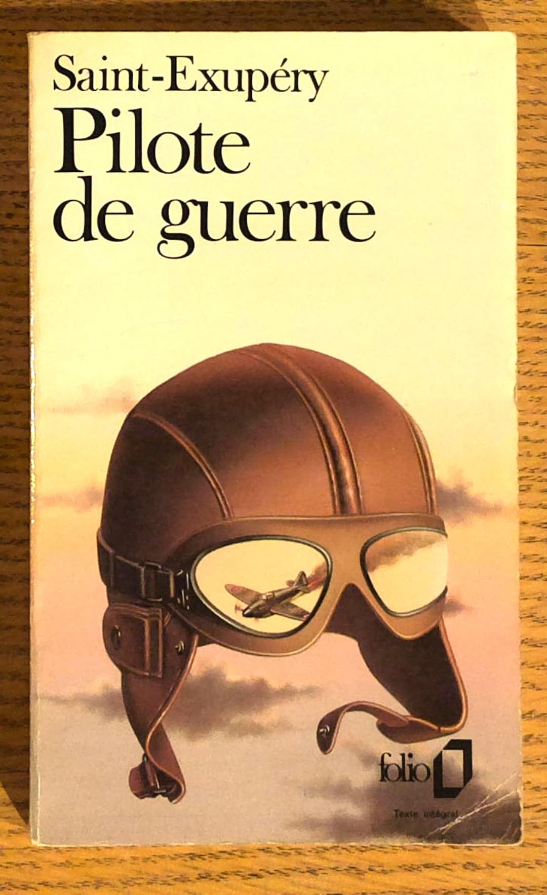Pilote de Guerre by de Saint-Exupery, Antoine: Very Good Soft cover