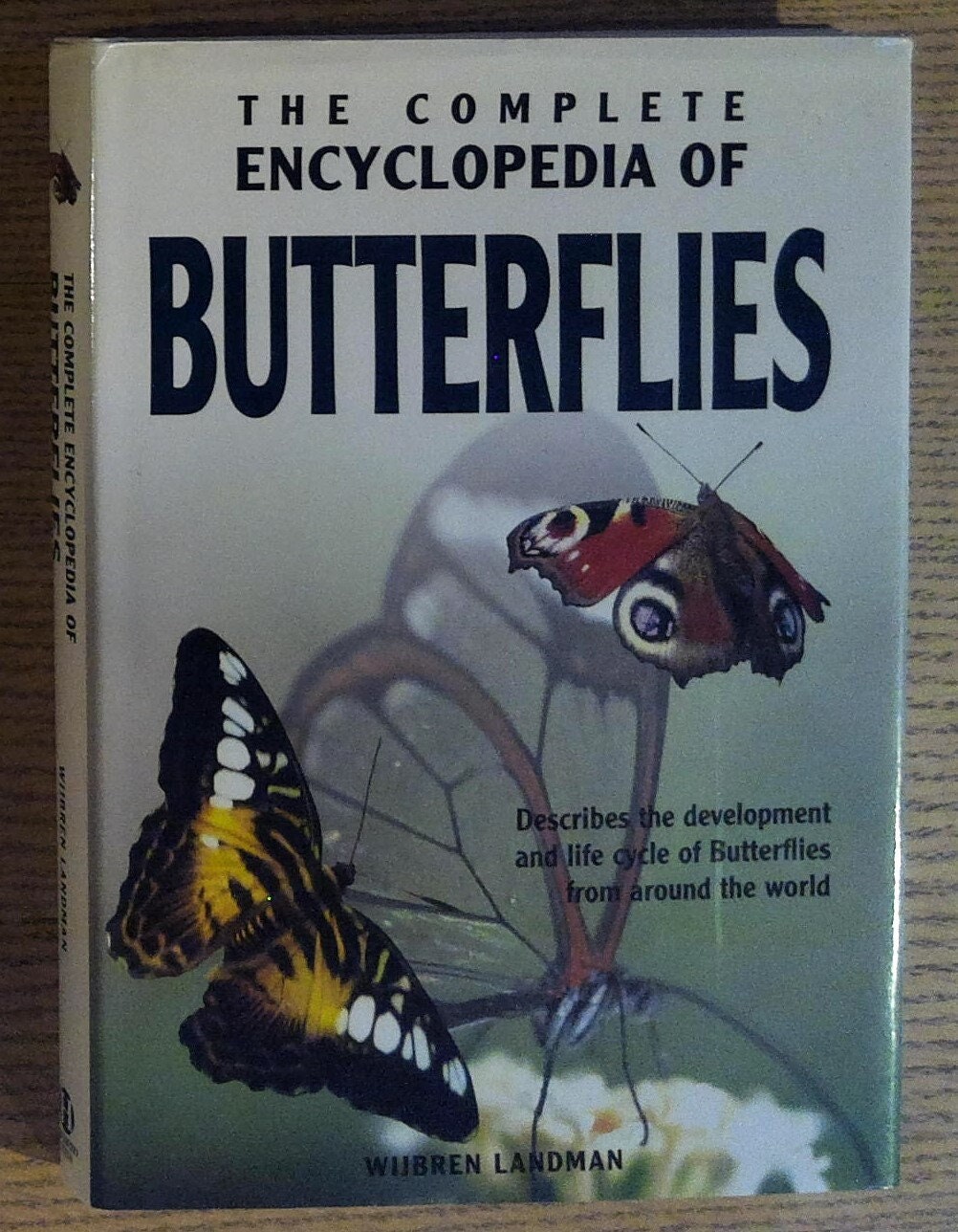 The Complete Encyclopedia of Butterflies: Describes the