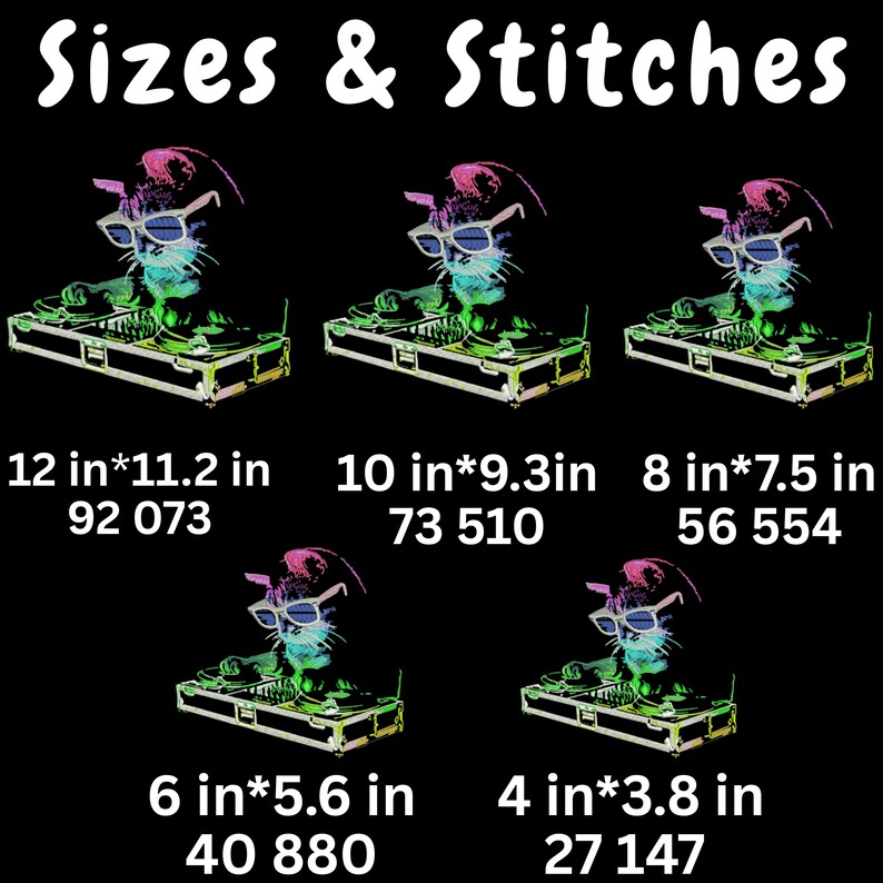 Op de afbeelding: Zwarte achtergrond met de tekst "Sizes & Stitches". De afbeelding toont een neonkleurige kat met een zonnebril en een DJ-opstelling. De afbeelding is verkrijgbaar in vijf formaten: 30.5x28.4 cm, 25.4x23.6 cm, 20.3x19.1 cm, 15.2x14.2 cm en 10.2x9.7 cm.