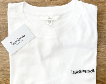 T-shirt bianca ricamata "lastoavivemale” maglietta ricamata