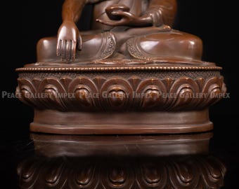 仏教美術　桧彫刻　釈迦如来座像　仏像　蓮華台　C　9251 銅製釈迦如来像：蓮華台座、酸化仕上げ - Etsy 日本