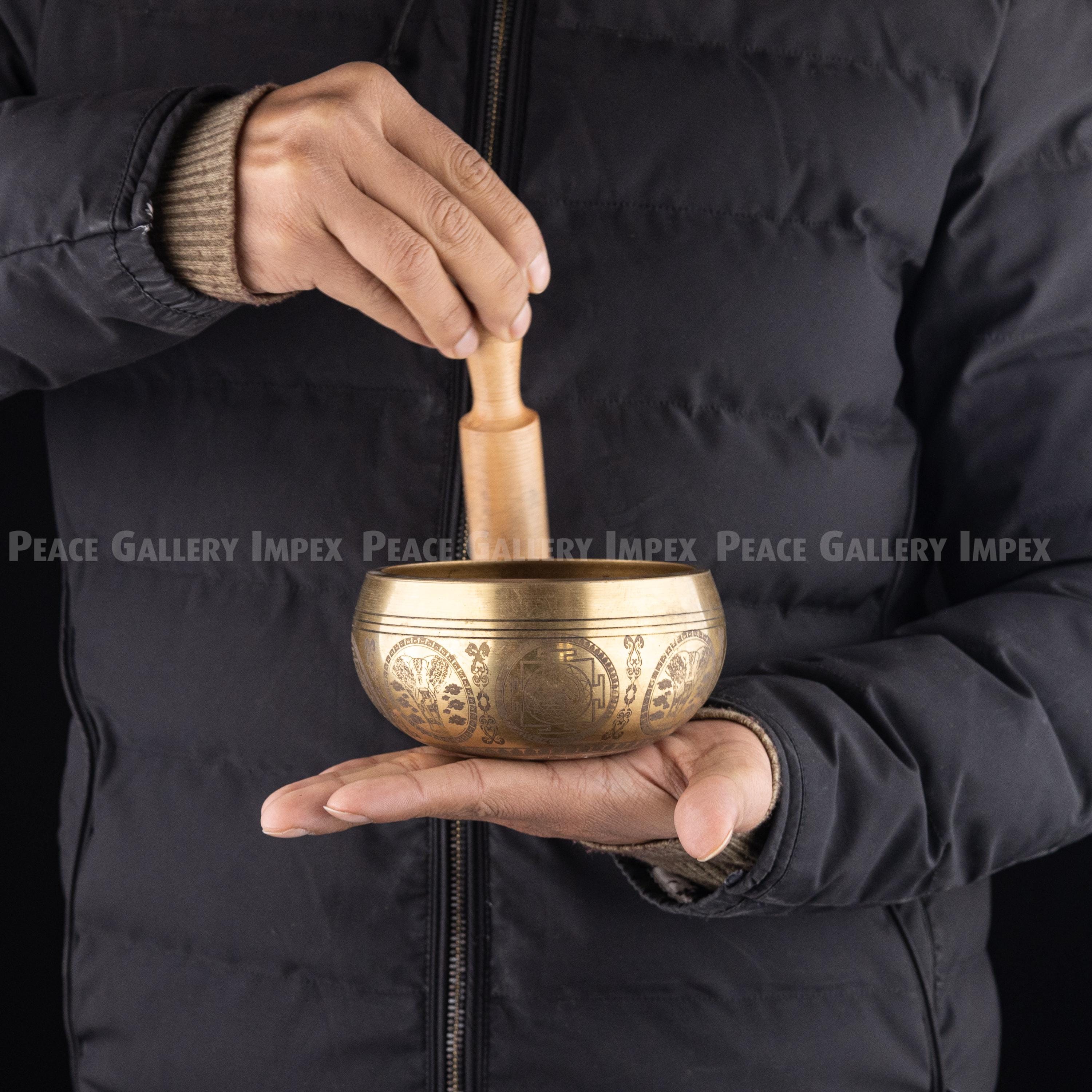 手彫りの七つの金属製シンギングボウル：仏陀のデザイン - Etsy 日本