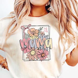 Floral Mama Shirt, Mama Sweatshirt, Retro Mom Tshirt, Mother&#39;s Day Gift, Flower Shirts for Women, Floral New Mom Gift, Gift For Mama,Mom Tee