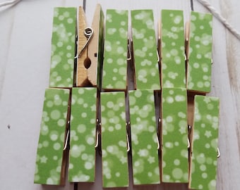 Bokeh Stars Mini Clothespins Photo Clothesline, Christmas Green, Christmas Lights, with Twine for Card or Picture Display - Set of 12