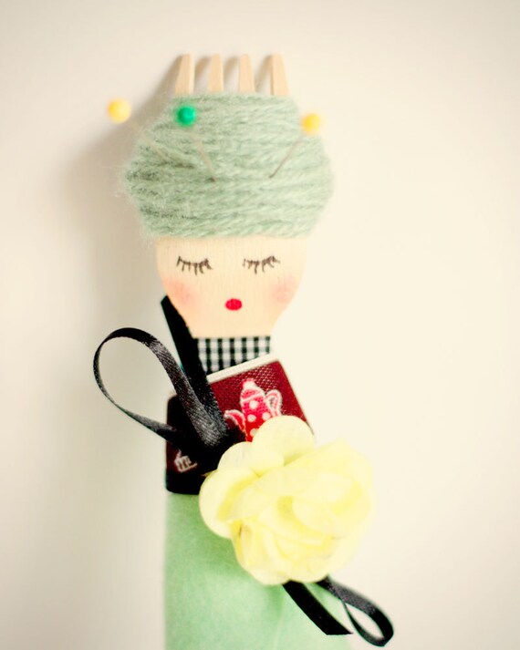 Items similar to Lady Pincushion 05 on Etsy