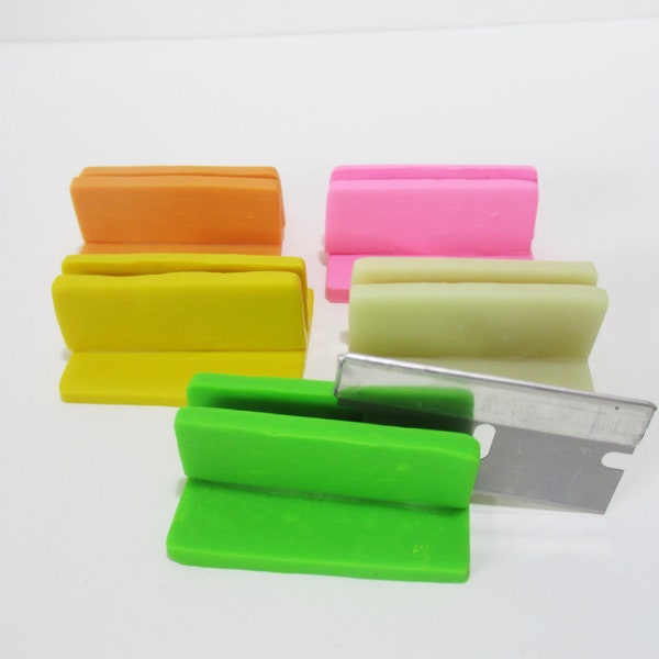 Single edge razor blade safety holder choice of colors