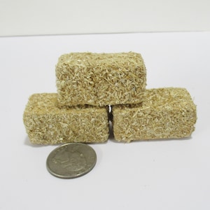 Package of 6 Mini Hay Bales Made of Real Dried Straw for Crafting, Embellsihing and Creating