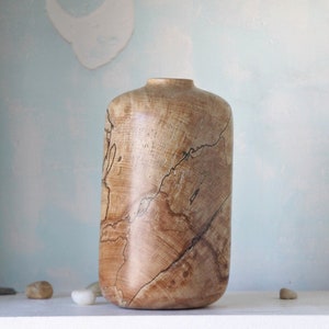 Unieke decoratieve houten vaas handgemaakt van natuurlijk beukenhout - Rustieke woondecoratievaas gemaakt van beukenhout
