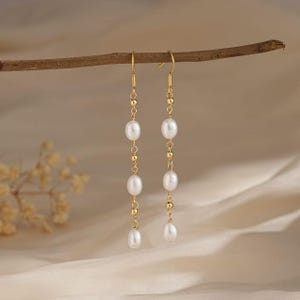 Orecchini pendenti con vere perle d'acqua dolce, orecchini pendenti con perle delicate, orecchini lunghi con perle dorate, orecchini da sposa, orecchini da matrimonio, set di gioielli con perle