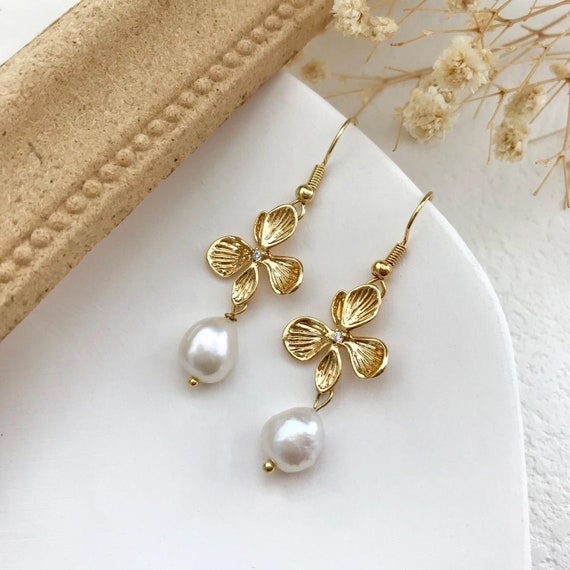 Gold Flower Drop Earrings,Real Freshwater Pearl Earrings,Dainty Floral Hook  Earirngs,Crystal Bridal Earrings,Pearl Jewelry,Bridesmaid Gifts
