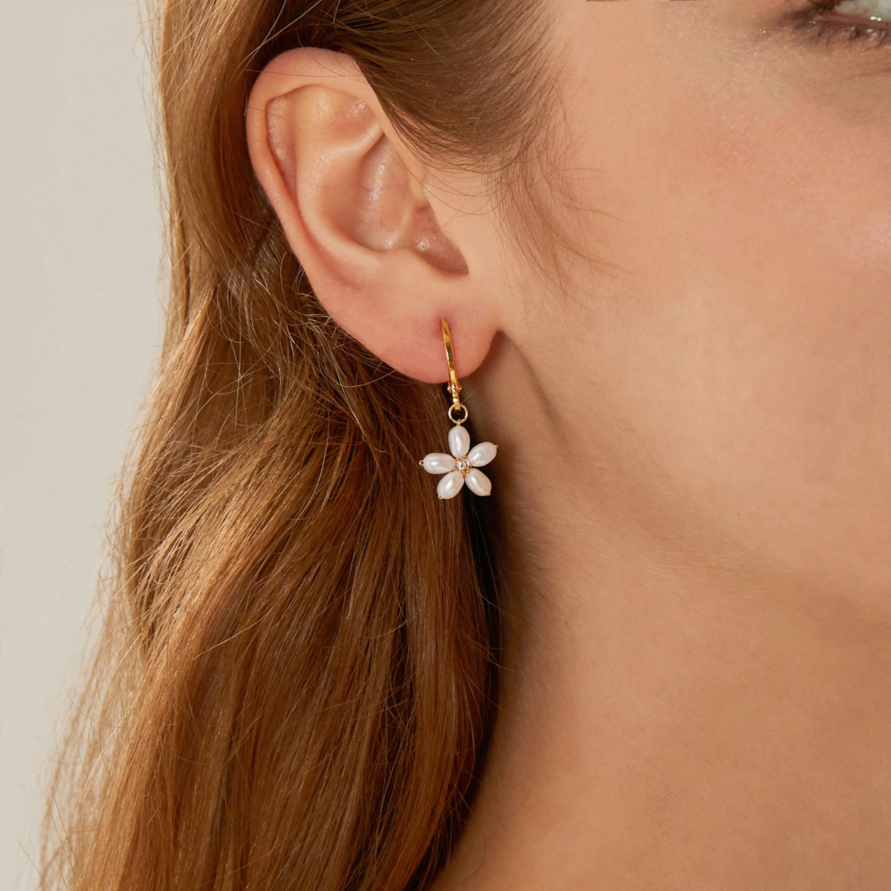 Freshwater Pearl Earrings,Dainty Flower Hoop Earrings,Daisy Pearl Earrings,Pearl Bracelet,Bridal Earrings,Wedding Earrings,Pearl Jewelry Set