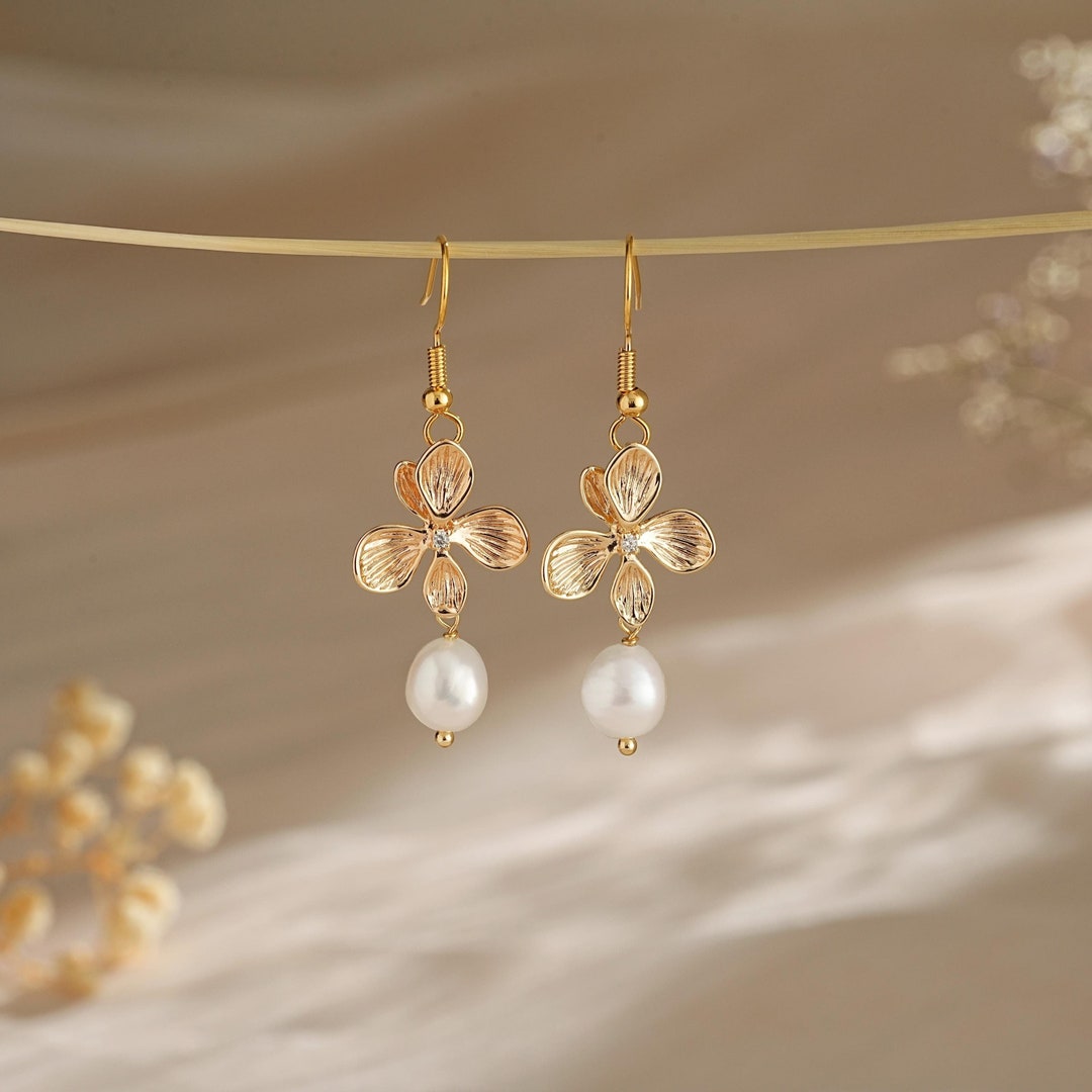 Marina Bloom - Gold Flower Earrings