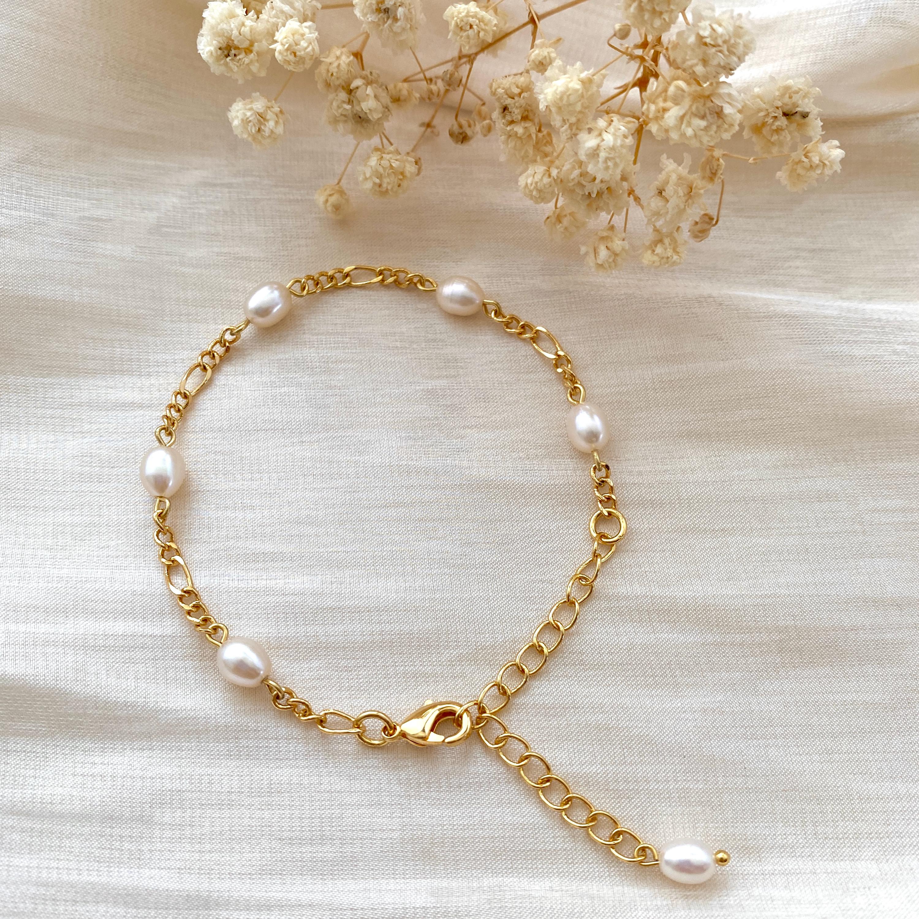 Zierliches Armband aus natürlichen Süßwasserperlen, Perlenarmband, Blumenperlenarmband, Brautarmband, Minimalistisches Armband, Brautjungferngeschenke