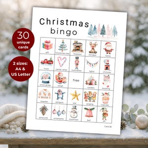 Op de afbeelding: Een kerstbingokaart met feestelijke illustraties, waaronder een kerstboom, de kerstman en ornamenten. De kaart bevat de tekst "Christmas bingo" en de tekst "30 unieke kaarten" en "2 formaten: A4 & US Letter".