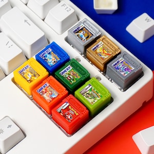 SOLO 10 USD P_o/kem.on Keycap per Gameboy, C.art-ridge Keycap, Po-ke.mon Keycap Set per tastiera meccanica MX Cherry, regalo per lui