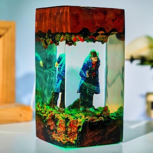 Horror Icon Lampe, handgemachte Freddy-inspirierte Harz-Lichter, Alptraum Szene Dekor, gruseliges Geschenk für Horror-Fans, Halloween-Dekor
