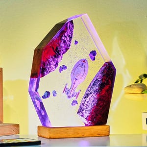 Star Trek USS Voyager NCC-74656 Figure, Uss Voyager Ncc-74656 Statue, Star Trek Model, Spaceship Lights, Diorama NCC-1701C, Resin Art Decor