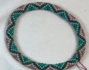 Rose & vert diamants perle crochet bracelet