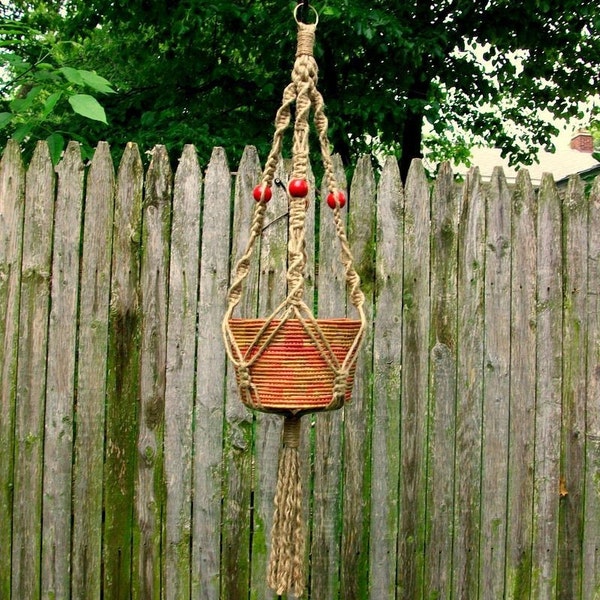 macrame plant hanger Mady Jr. big red