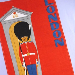 Vintage Tea Towel: London, Queen's Guard & Pigeons, retro souvenir teatowel, 60s, 1960s, dish towel, unused, art, home decor (small mark)