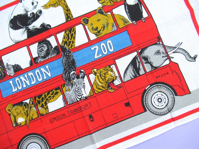 Torchon vintage: Zoo de Londres, animaux à bord d'un bus à impériale rouge, souvenir, torchon, rare, années 60 ou 70, inutilisé, lin et coton image 1