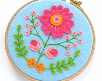 Folk Floral PDF Hoop Art Felt Sewing Tutorial & Embroidery Pattern - sew some pretty flowers for your wall for spring and summer!