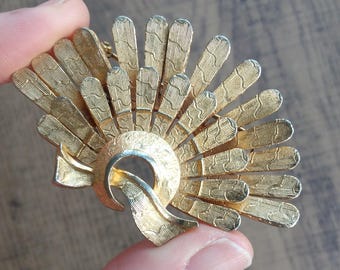 Vintage Brooch, Fan-shaped, Goldtone, Metal, Mid-Century, 1950s or 1960s, Statement