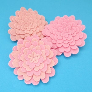 Peonies PDF Pattern by Laura Lupin Howard. Sew pretty peony brooches with this felt flower sewing tutorial - spring summer crafts, step by step, DIY craft idea.