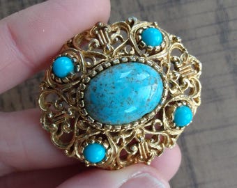 Vintage Brooch, Round / Oval, Goldtone Metal with Faux Turquoise