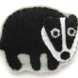Badger PDF Pattern, Felt Woodland Animal Brooch Sewing Tutorial, beginner-friendly, step by step, hand sewing, British wildlife, DIY, craft