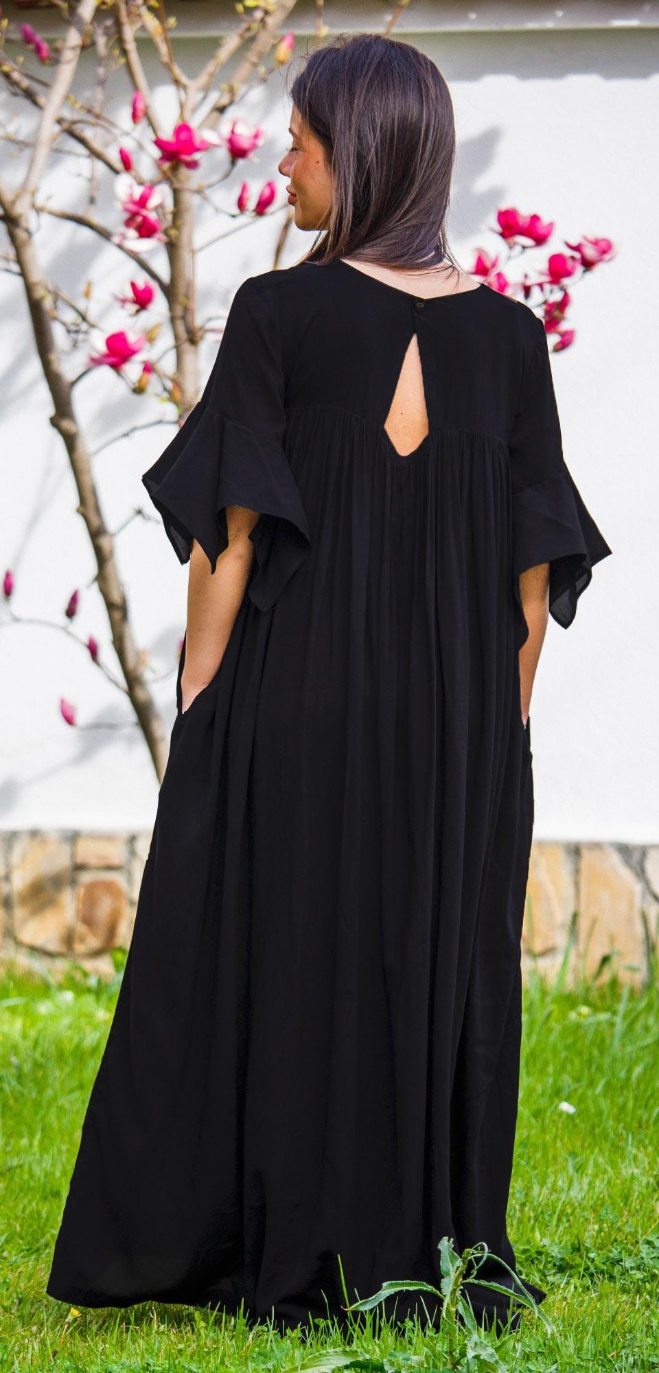 ブラックのマキシドレス、コットンビスコース、ショートフリルスリーブ
