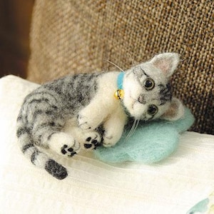 Kit de feutrage à l'aiguille Grey Tabby Kitten // kit de feutrage japonais pour chat par hamanaka *instructions en anglais*