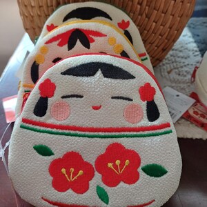 Kokeshi Beutel, Maiko chan Japanischer Chirimen Stoff Reißverschlusstasche, japanische Kokeshi Puppe Geldbörse, Maiko Geldbörse und Beutel