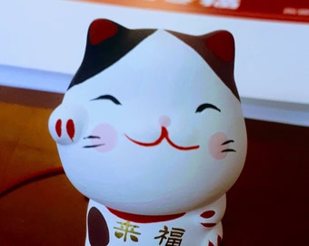 Maneki neko made in Japan, lucky beckoning cat