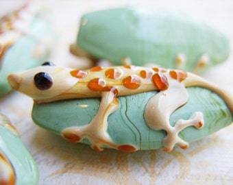 Lampwork Beads - Green with Lizards - B-6660