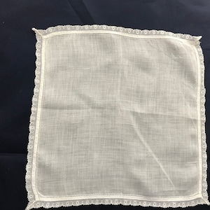Vintage Spitze umrandetes Taschentuch, gezogene oder gezogene Fadenarbeit, Kreise, Jakobsmuschel, Weiß, Braut Versandkostenfrei