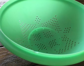 Vintage tupperware mint green colander strainer