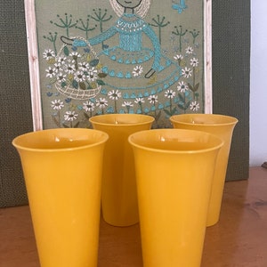 Yellow midcentury tumbler cups