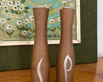 Wood grain vintage salt pepper shakers