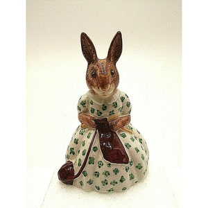 BUNNYKINS BUSY Needles Easter DB10 1974 Royal Doulton Rabbit Bunny Hare Figurine vintage Estate