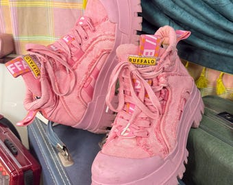 Pink Platform Boots - Buffalo London size 39 / 8.5 - Chunky Sneaker Boots