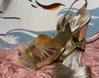 Sandalias de tacón con tira trasera doradas estilo años 70 - talla 7 - Sandalias metálicas Dirty Dancing
